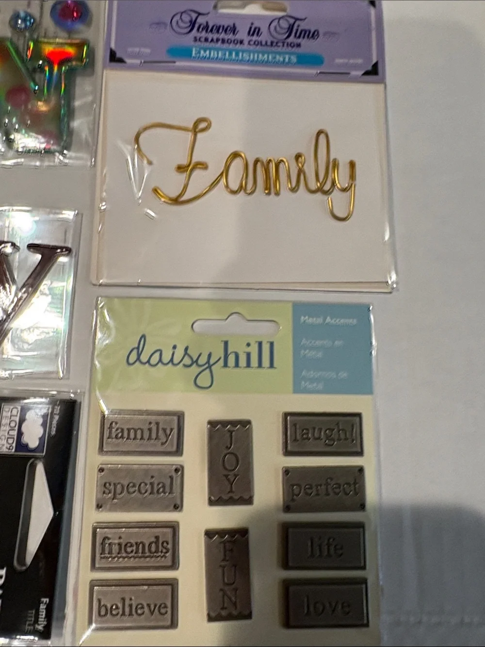 Scrapbooking Assorted 'Family' Embellishment Pack – lot 9
